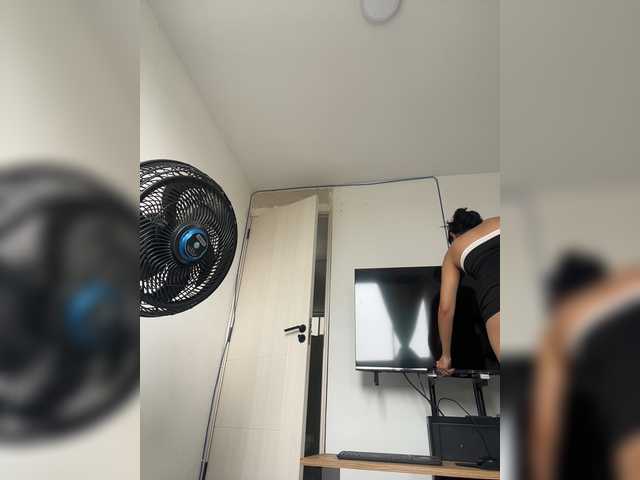 le modèle valeri-blake1 est en webcam porno dans un show sur le site bongacams, il possède les tags suivants: Latino/Hispanic,Brunette,Trimmed