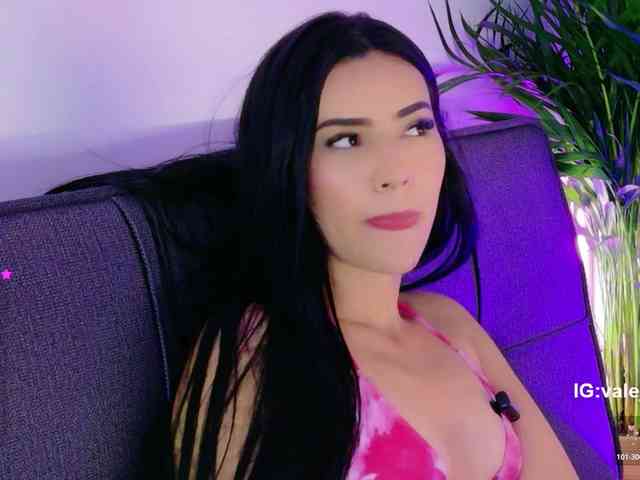 Model: valeri-blake1