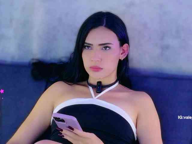 Model: valeri-blake1