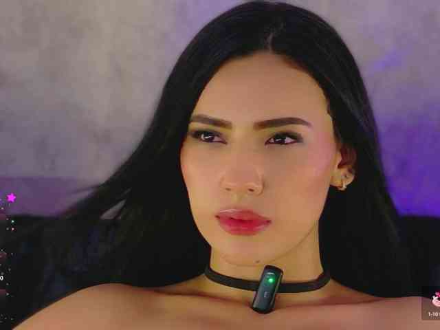 Model: valeri-blake1
