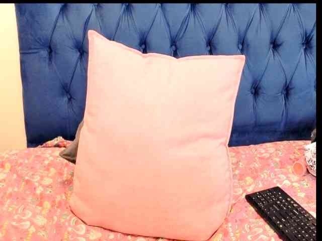 BellaBombShellX webcam