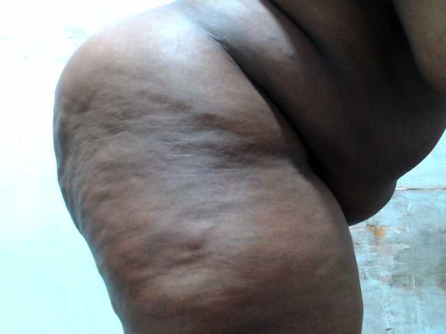 MagicAssx live cam on BongaCams