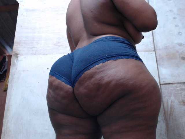 MagicAssx live cam on BongaCams