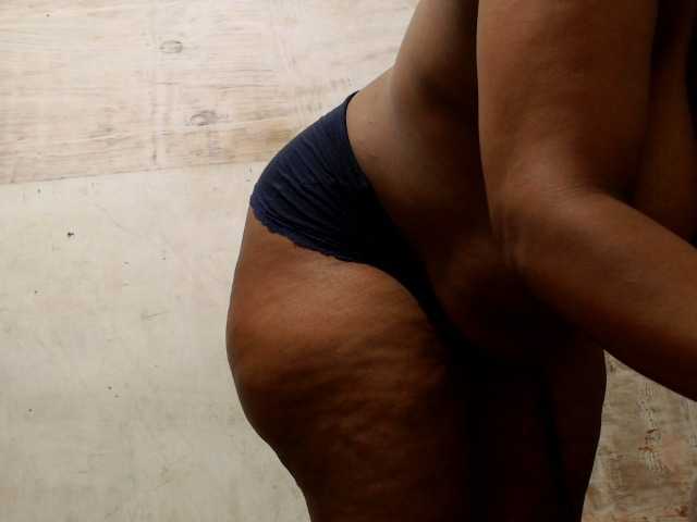 MagicAssx live cam on BongaCams