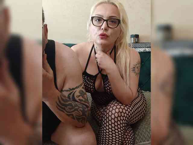 German-Milf-Couple webcam