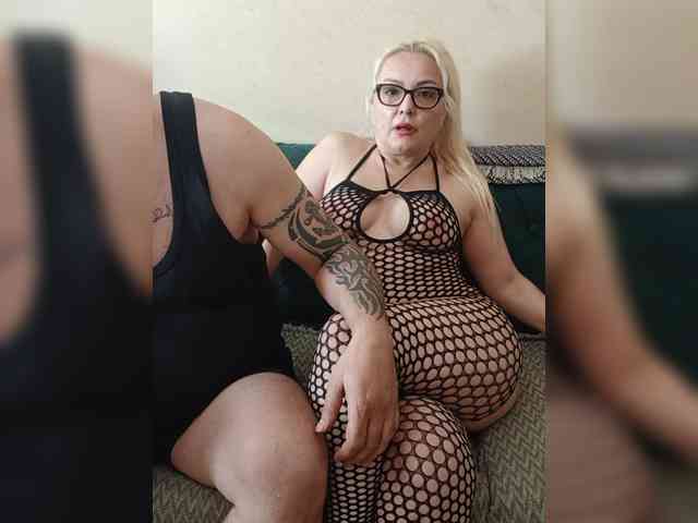German-Milf-Couple webcam