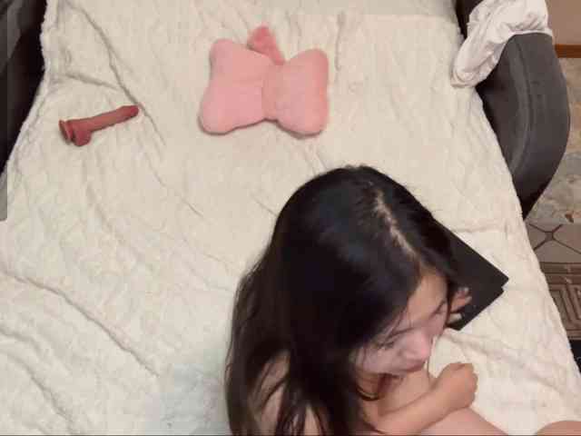 LunachkaCuteee webcam