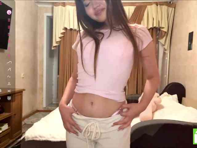 LunachkaCuteee webcam