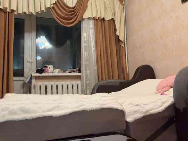 LunachkaCuteee webcam