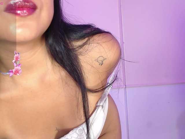 KarolinaFerrari live cam on BongaCams