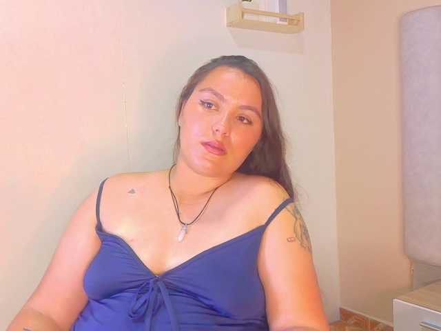 Lunaa-Bellaa live cam on BongaCams