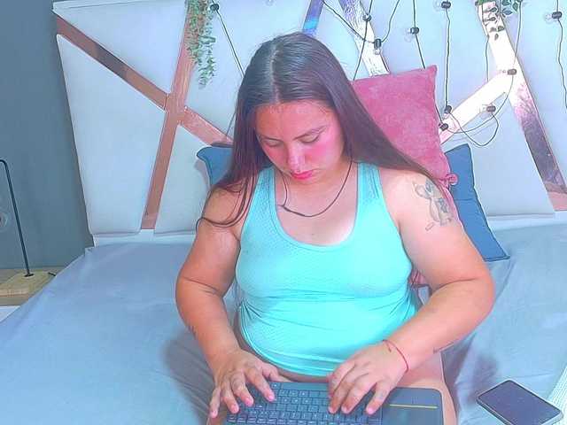 Lunaa-Bellaa live cam on BongaCams