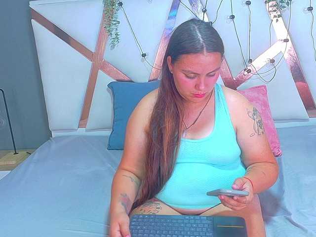 Lunaa-Bellaa live cam on BongaCams