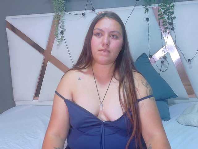 Lunaa-Bellaa live cam on BongaCams