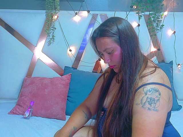 Lunaa-Bellaa live cam on BongaCams