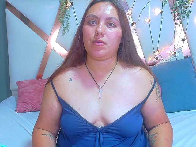 Lunaa-Bellaa live cam on BongaCams