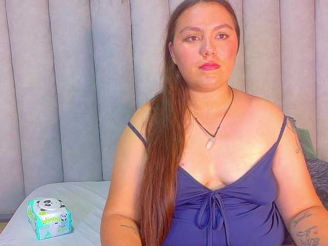 Lunaa-Bellaa live cam on BongaCams