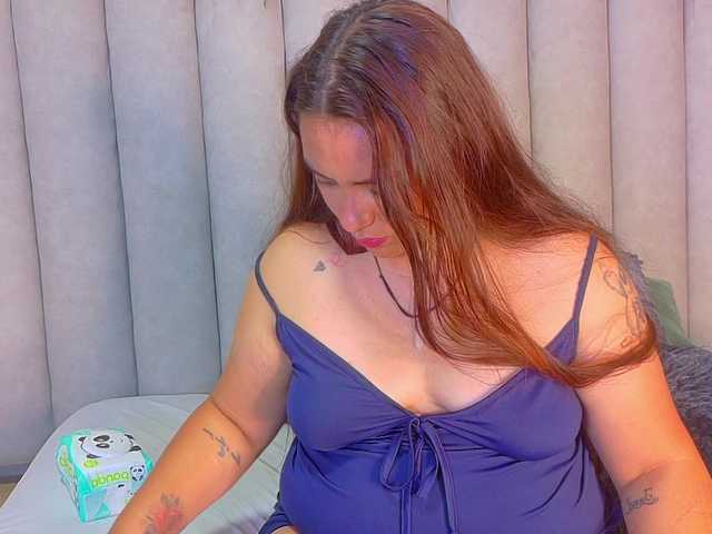 Lunaa-Bellaa live cam on BongaCams