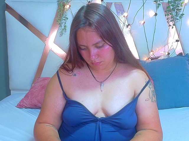 Lunaa-Bellaa live cam on BongaCams