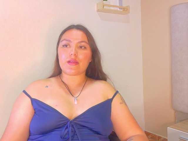 Lunaa-Bellaa live cam on BongaCams