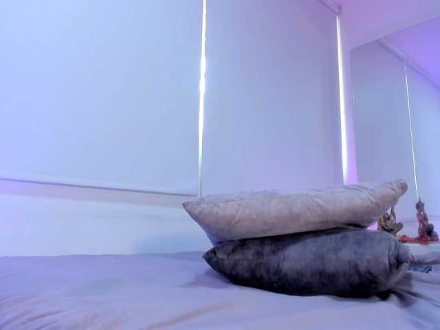 Lunaa-Bellaa live cam on BongaCams
