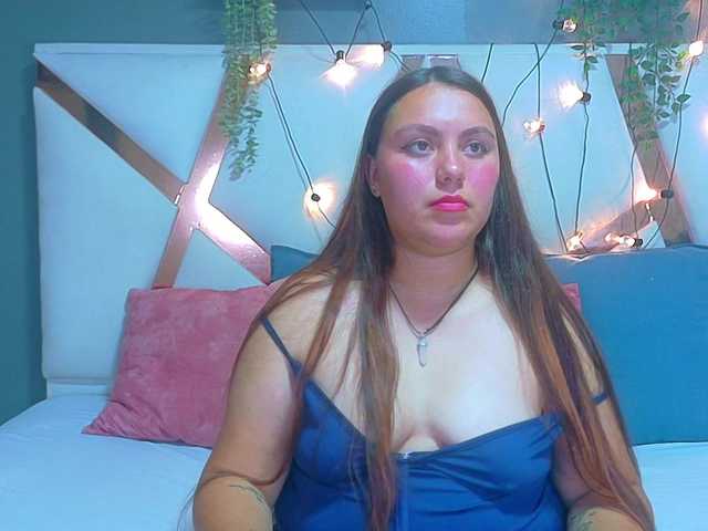 Lunaa-Bellaa live cam on BongaCams