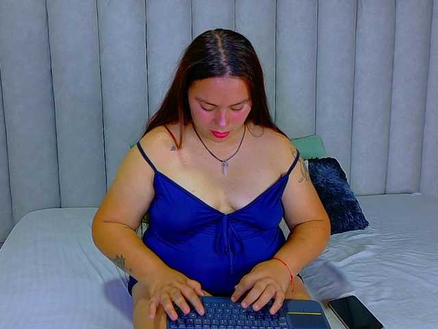 Lunaa-Bellaa live cam on BongaCams