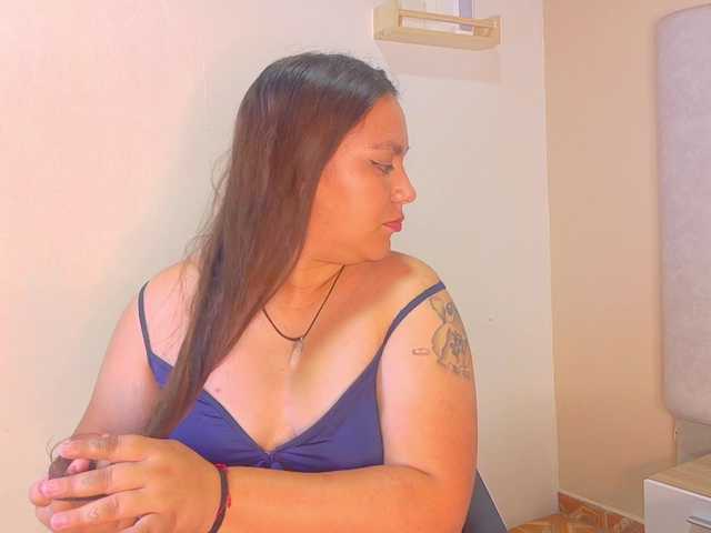 Lunaa-Bellaa live cam on BongaCams