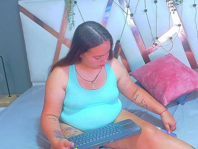 Lunaa-Bellaa live cam on BongaCams