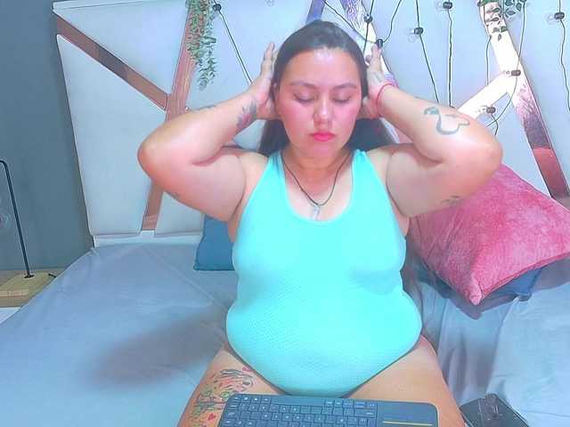Lunaa-Bellaa live cam on BongaCams
