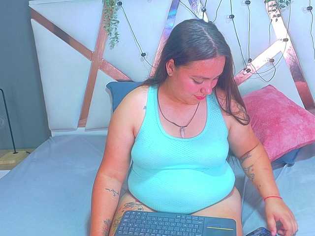 Lunaa-Bellaa live cam on BongaCams