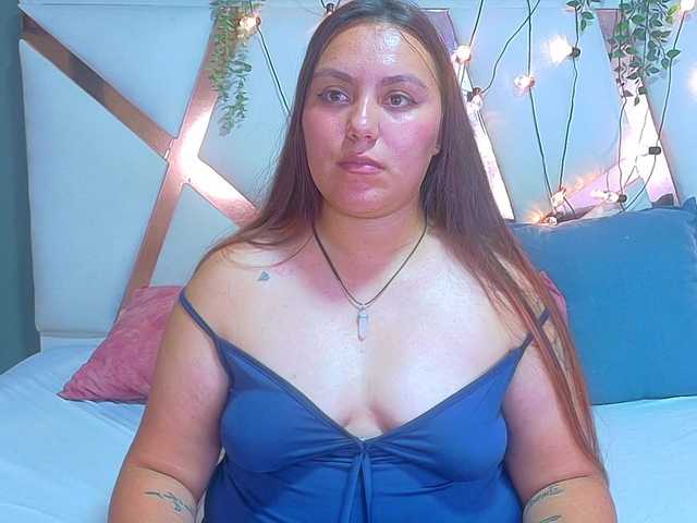 Lunaa-Bellaa live cam on BongaCams