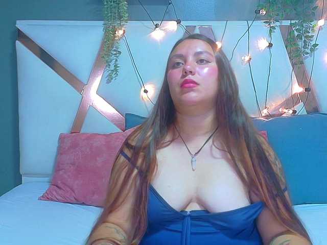 Lunaa-Bellaa live cam on BongaCams