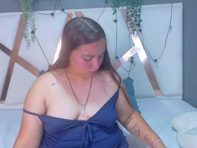 Lunaa-Bellaa live cam on BongaCams