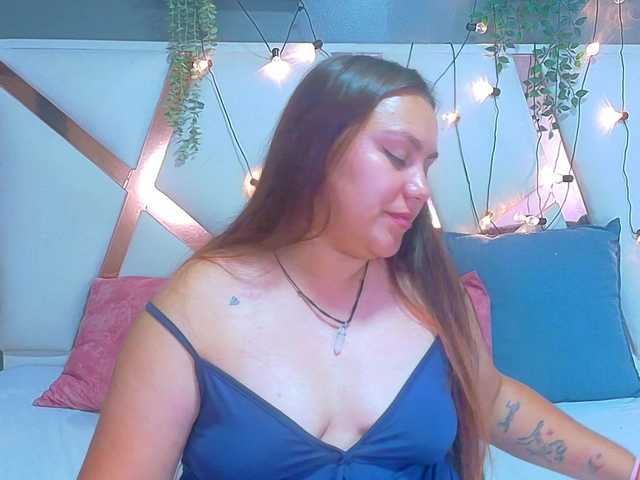 Lunaa-Bellaa live cam on BongaCams