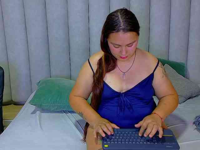 Lunaa-Bellaa webcam