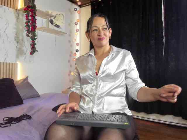 Samanta-Stonex Live Webcam on BongaCams