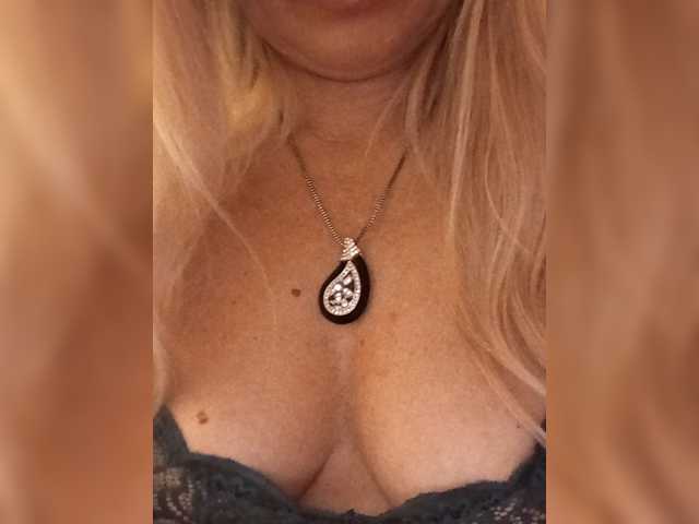 Oksiyadiva live cam on BongaCams