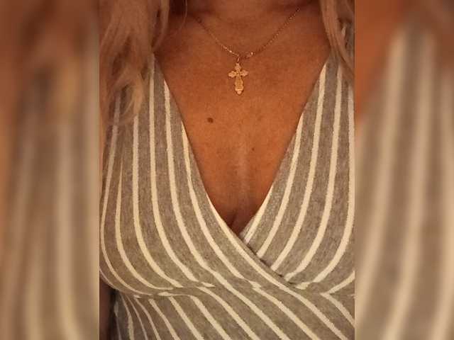 Oksiyadiva live cam on BongaCams