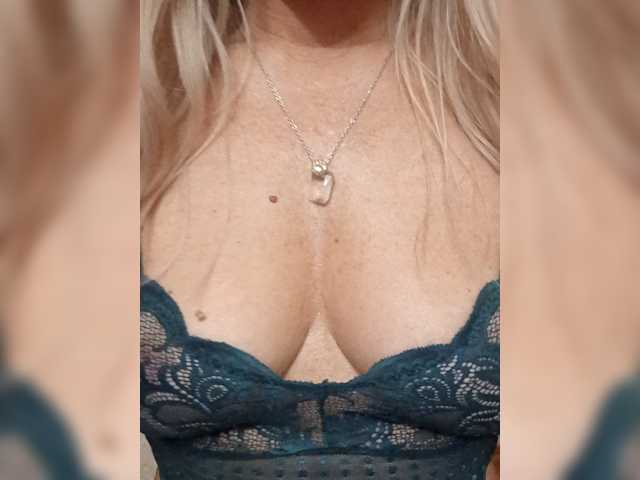 Oksiyadiva live cam on BongaCams