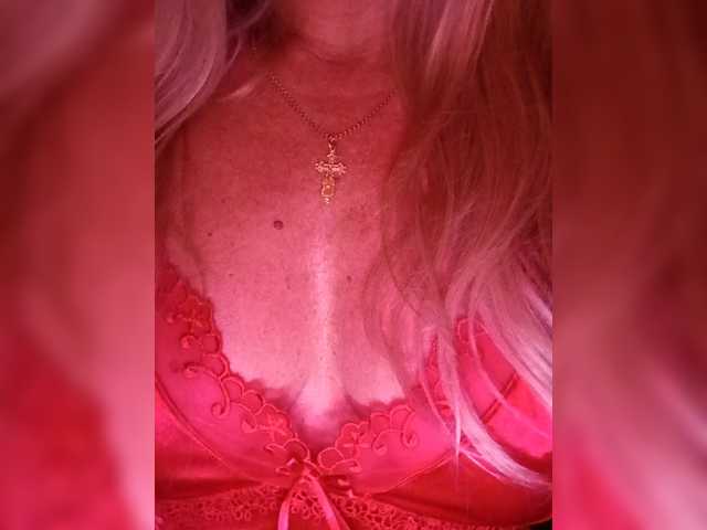 Oksiyadiva live cam on BongaCams