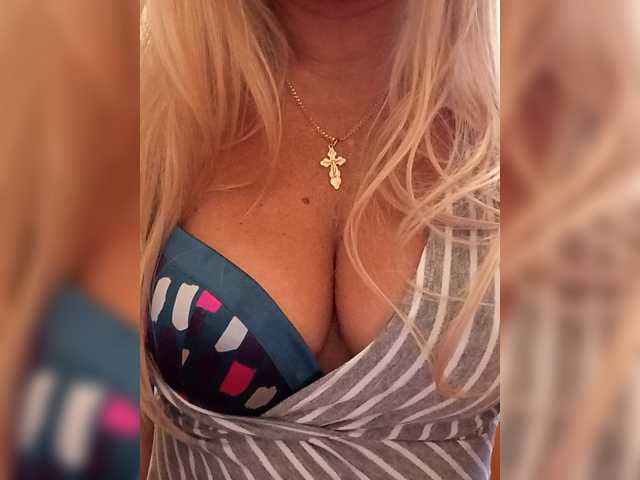Oksiyadiva live cam on BongaCams