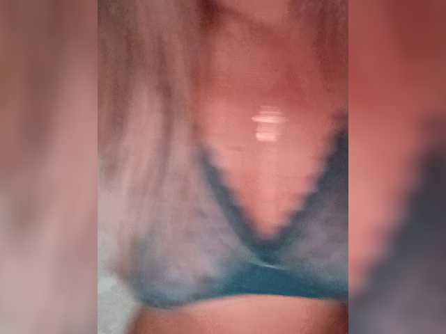 Oksiyadiva live cam on BongaCams