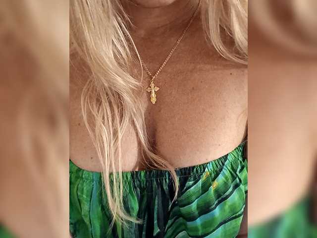 Oksiyadiva live cam on BongaCams