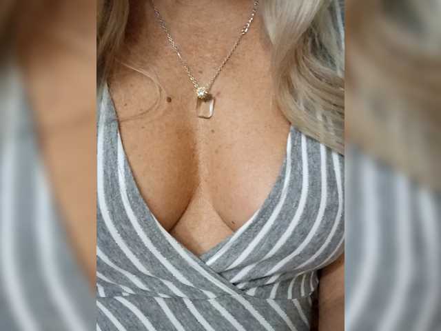 Oksiyadiva live cam on BongaCams