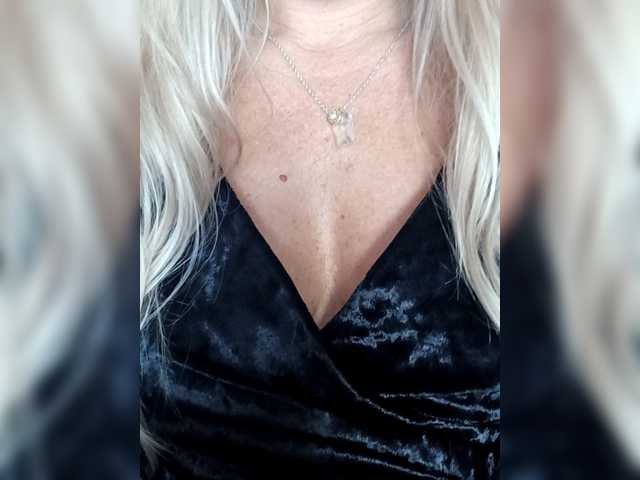 Divaya — live female cam