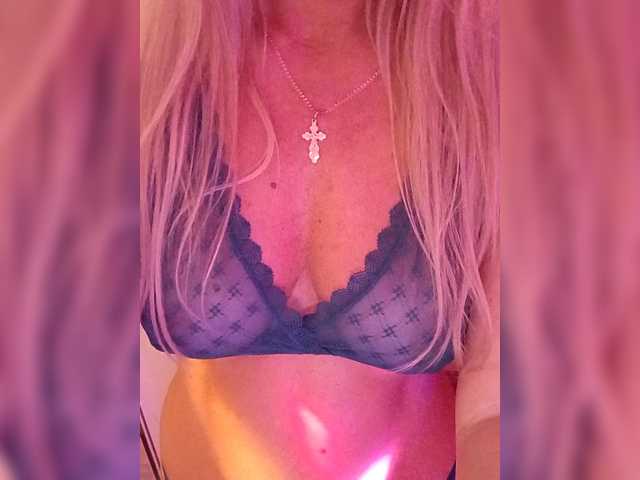 Oksiyadiva live cam on BongaCams