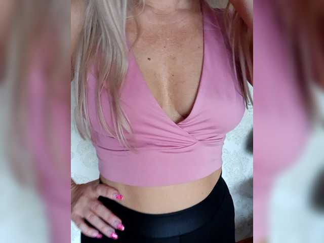 Oksiyadiva live cam on BongaCams