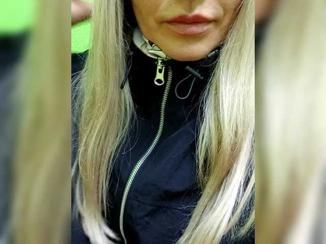 Oksiyadiva live cam on BongaCams