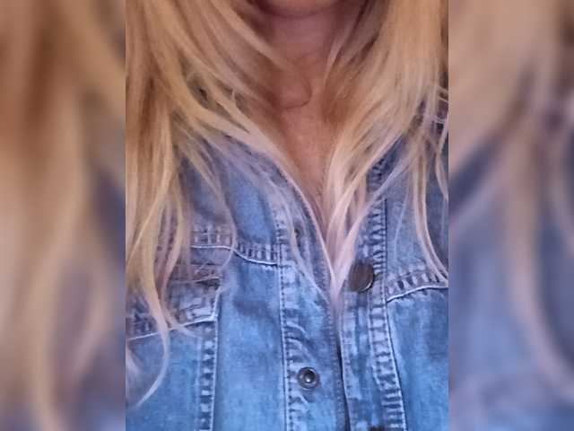 Oksiyadiva live cam on BongaCams